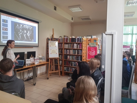 Wyjście z klasa 4TFM do biblioteki Filii nr 7 WIMBP